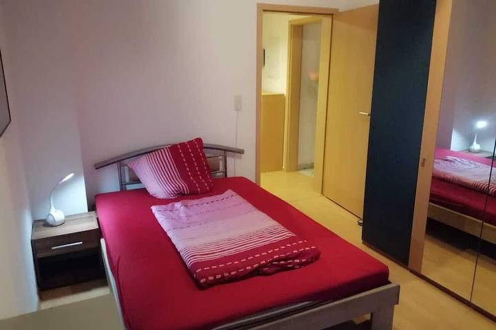 Ganze Wohnung, FeWo in Bayreuth Zentrum nur 8 Gehmin. , Wifi - Parken frei, Balkon, gute Lage in Frankenalb