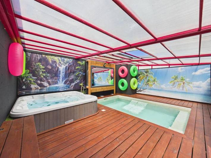Location de vacances pour 4 personnes, avec Jacuzzi et Terrasse ainsi que Jardin et Piscine dans Les Paluds de Noves