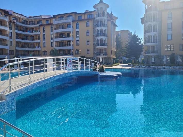 Apartahotel para 4 personas, con jardín además de sauna y piscina en Bulgaria