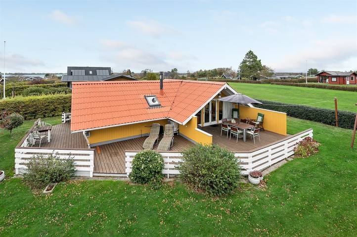 Ferieudlejning for 6 personer, med terrasse og have i Assens