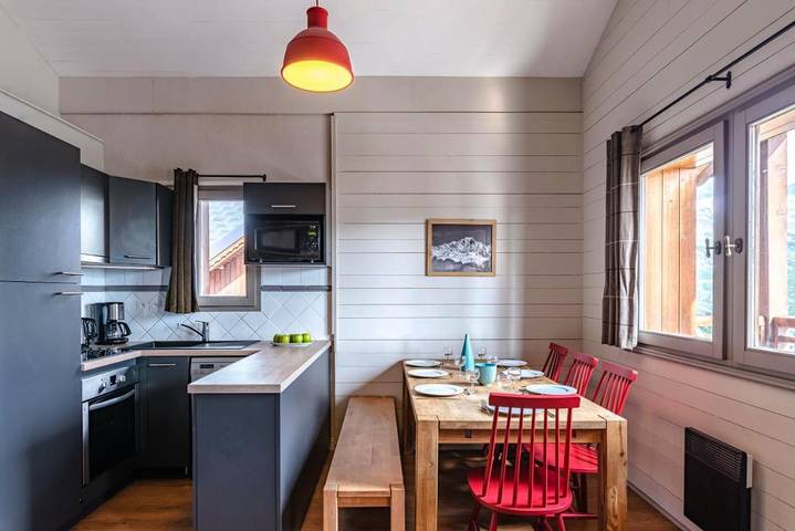 Club vacances pour 4 personnes, avec piscine et terrasse ainsi que sauna et vue, animaux acceptés dans les Alpes francaises - 3