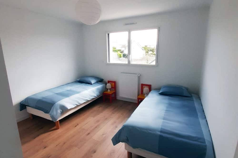 Kerheol, bright house with garden and beach on foot in Portsall, Ploudalmézeau