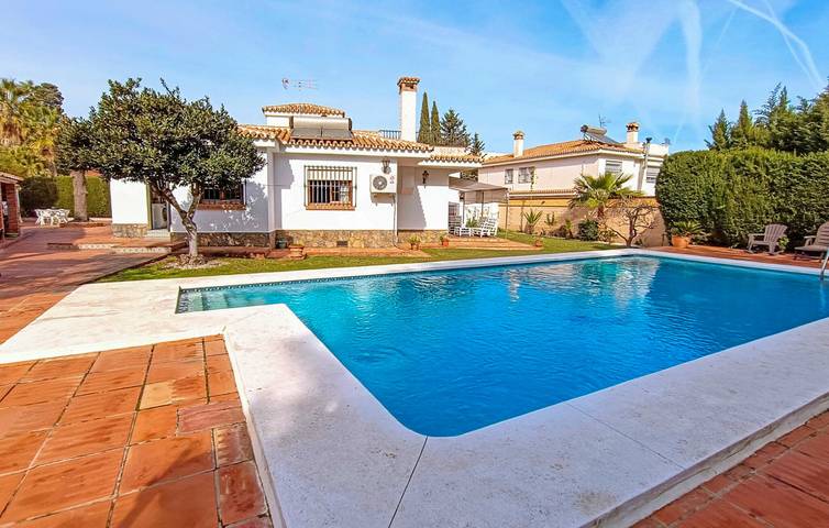 Ferienhaus für 8 Personen, mit Whirlpool und Terrasse sowie Garten und Pool in Malaga - 2
