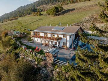 Gîte pour 4 personnes, avec terrasse ainsi que vue et jardin à Laas (Italie)