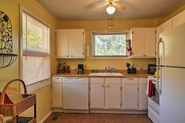 Log Cabin for 2 Guests in Ouachita National Forest, Arkansas, Picture 2