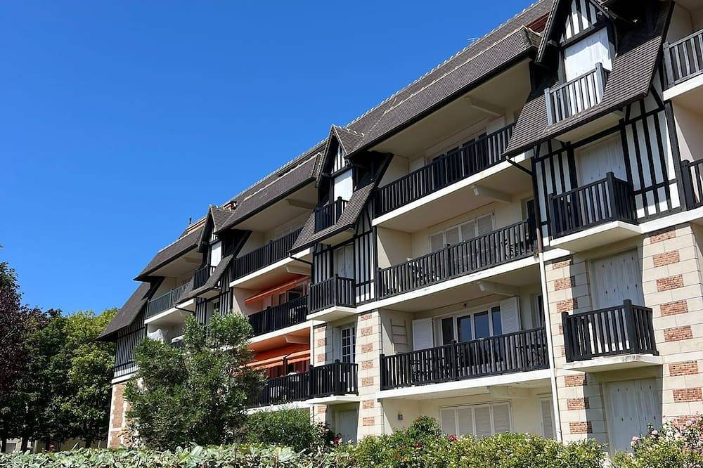 Entire apartment, A little Normandy getaway just 5 minutes from the sea! in Tourgéville, Lisieux region