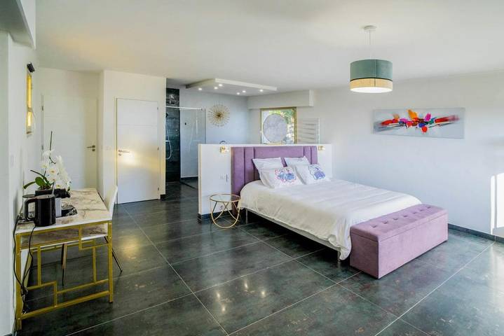 Chambre d’hôte pour 3 personnes, avec jardin ainsi que vue et piscine à Grasse - 4