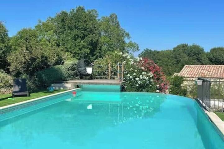 Gîte pour 33 personnes, animaux acceptés