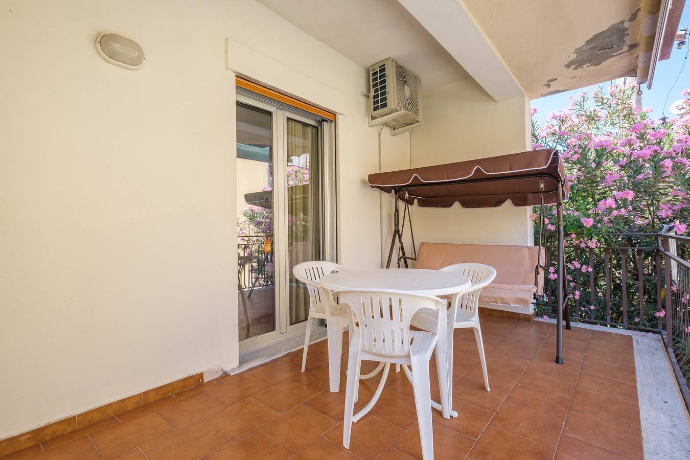 Entire apartment, Apartment "A Due Passi dal Mare" with Mountain View, Balcony & Wi-Fi in Chianchitta-Pallio, Giardini-Naxos