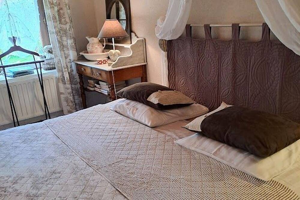 Gîte Ecogîte près de Pornic: parc fleuri, accès Pmr, vélos, cheminée, et king-size bed. in Arthon-en-Retz, Valle del Loira