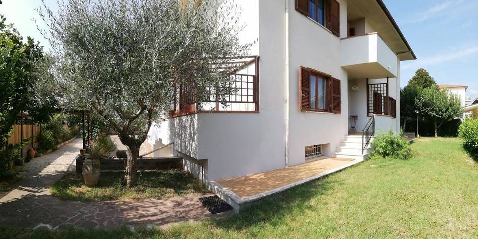 Ferienwohnung für 6 Personen, mit Balkon und Terrasse sowie Garten