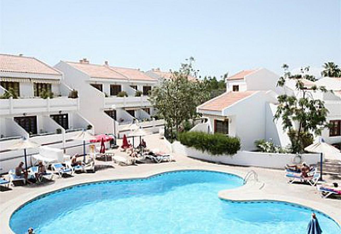 Estudio entero, Apartamento estudio 'Las Américas' con vistas a la montaña, piscina y Wi-Fi in San Eugenio Alto, Adeje