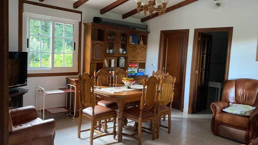 Location de vacances pour 5 personnes, avec terrasse ainsi que jardin et piscine à Sada - 4