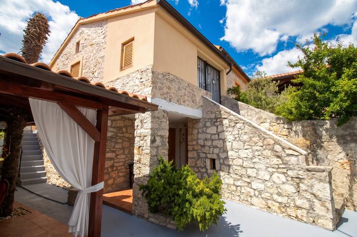 Villa for 7 people in Tisno