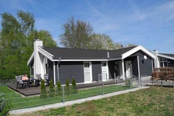 Ferienhaus für 4 Personen, mit Sauna und Garten sowie Terrasse und Whirlpool in Nordhorn