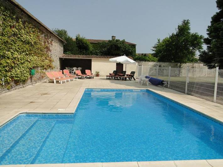 Maison d’hôte pour 20 personnes, avec jardin et vue sur le lac ainsi que piscine et vue, adapté aux familles dans les Deux-Sèvres - 4