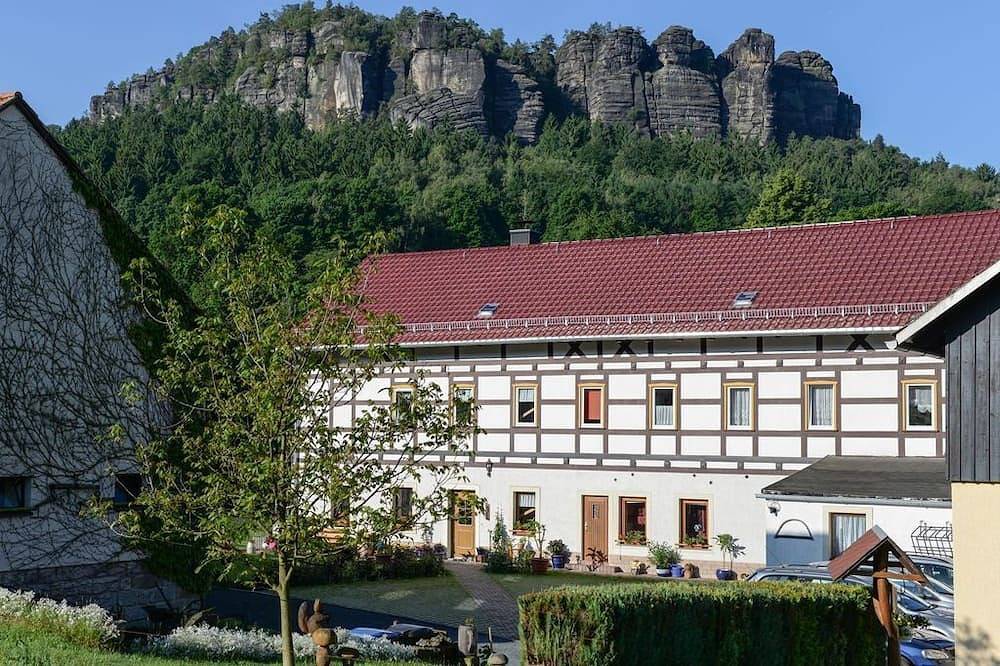 Ganze Wohnung, Appartement \"Pfaffenstein\", Wohn-/Schlafraum - Ferienhof Müller in Königstein, Elbsandsteingebirge