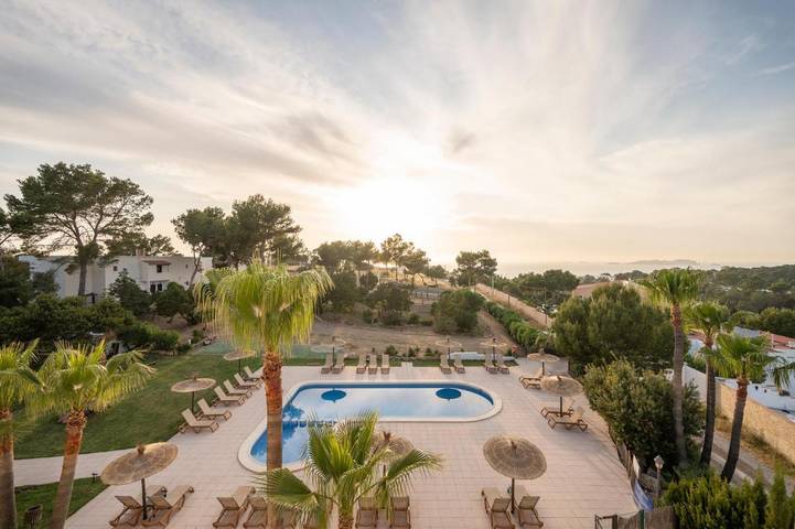 Loft voor 5 personen, with Balkon and Terras as well as Tuin and Zwembad op Ibiza