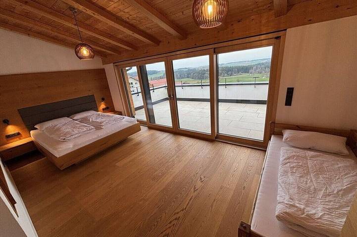 Ganze Wohnung, Penthousewohnung mit Panoramablick in Schnaitsee, Landkreis Traunstein