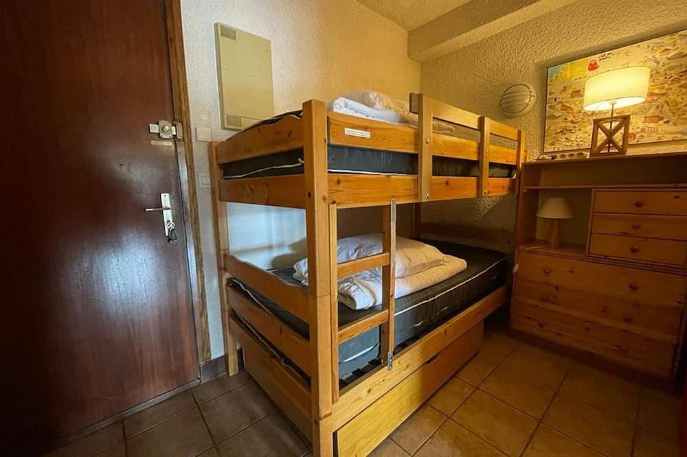 Entire apartment, Cozy Studio for 4 in Alpe d'Huez, Ski-In/Ski-Out, South-Facing Terrace, Pet-Friendly in L'Alpe d'Huez, Écrins National Park