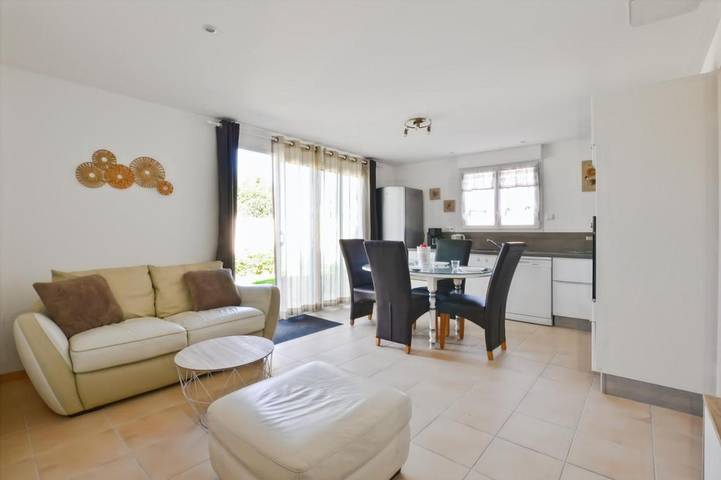 Location de vacances pour 4 personnes, avec Terrasse et Jardin ainsi que Piscine et Vue à Abeilhan