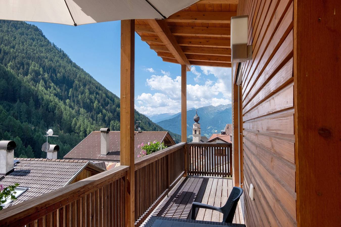 Ganze Wohnung, Ferienwohnung "Pritscheshof Balkon" mit Bergblick, Balkon & Terrasse in Planeil, Mals