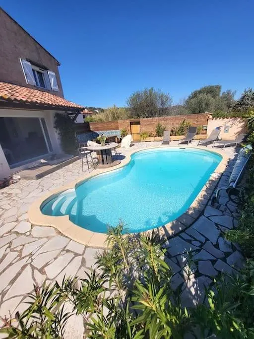 Chalet para 6 personas, con jardín y piscina - 1