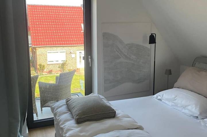 Ganze Wohnung, Topmoderne Ferienwohnung hinterm Deich in Greetsiel, Krummhörn