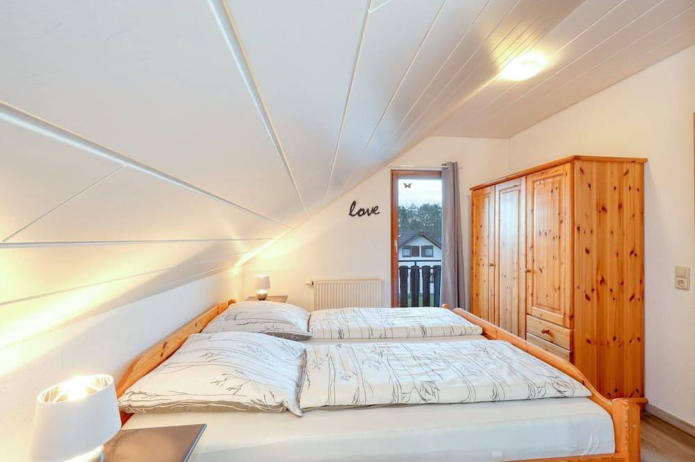 Ferienhaus bei Zoe (eigene Sauna, Wlan, See, Wald, Wellness) in Kirchheim, Knüllgebirge
