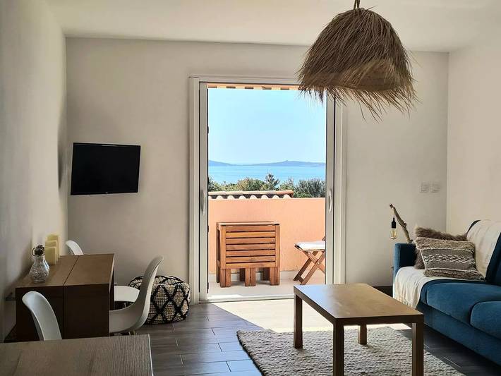 Gîte pour 4 personnes, avec piscine dans Plage Du Pradeau - 2
