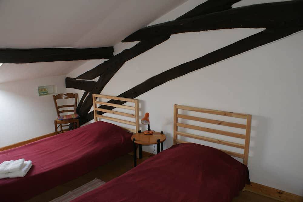 Magnifique maison, 12e siècle, piscine privée, 25 personnes, 12 chambres in Pillac, Charente
