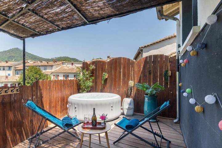 Appartement de vacances pour 4 personnes, avec Jacuzzi ainsi que Terrasse et Vue