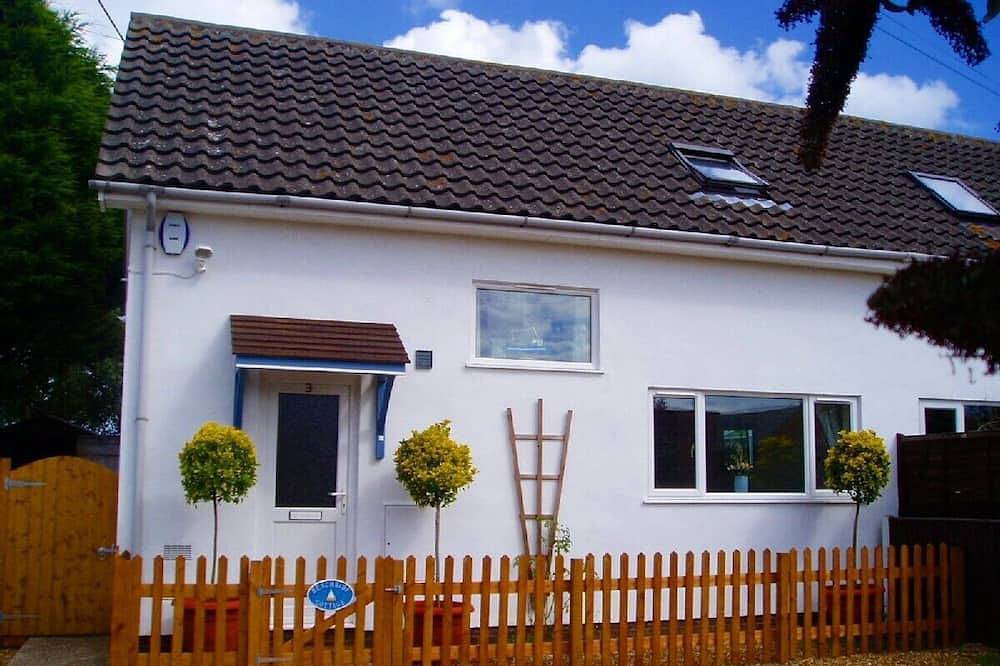 Beachside Cottage overlooking sand dunes (Winterton on Sea) in Great Yarmouth, The Broads