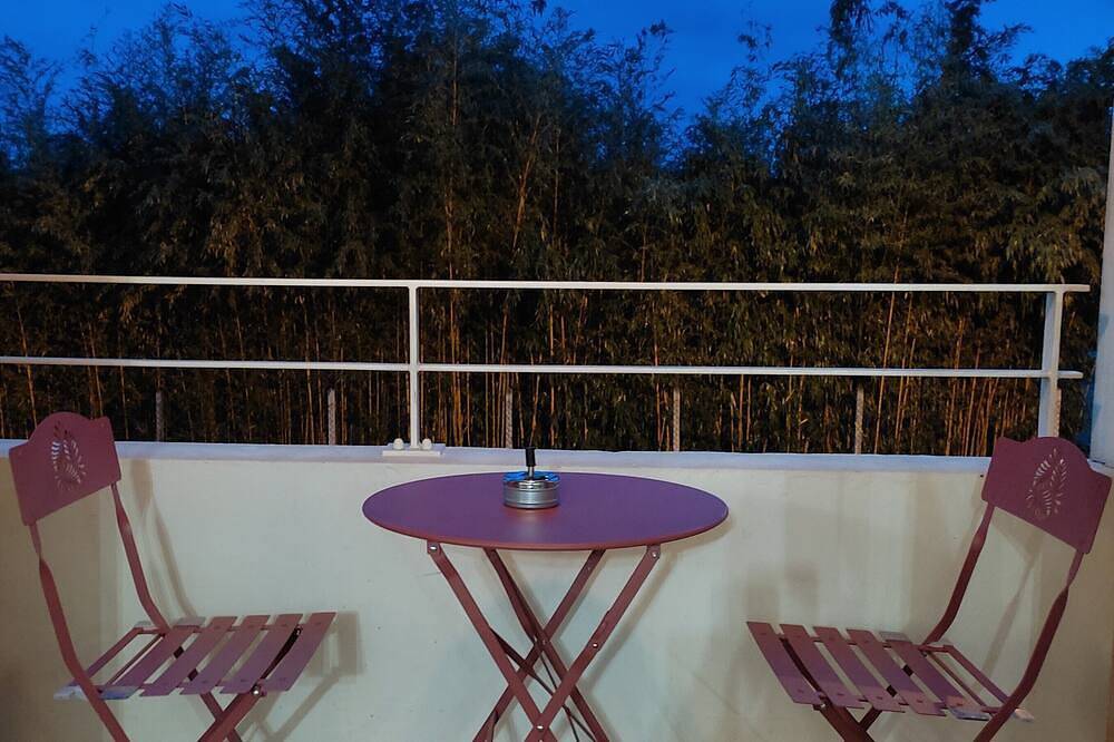 Entire apartment, The jewel of the Périgord. Swimming pool, balcony and parking in Trélissac, Périgord Blanc