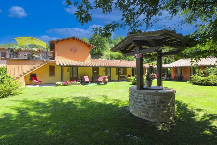Villa für 10 Personen, mit Terrasse und Garten sowie Pool in der Toskana - 4