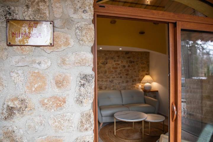 Gîte pour 4 personnes, avec piscine ainsi que jardin et vue à Caseneuve - 2