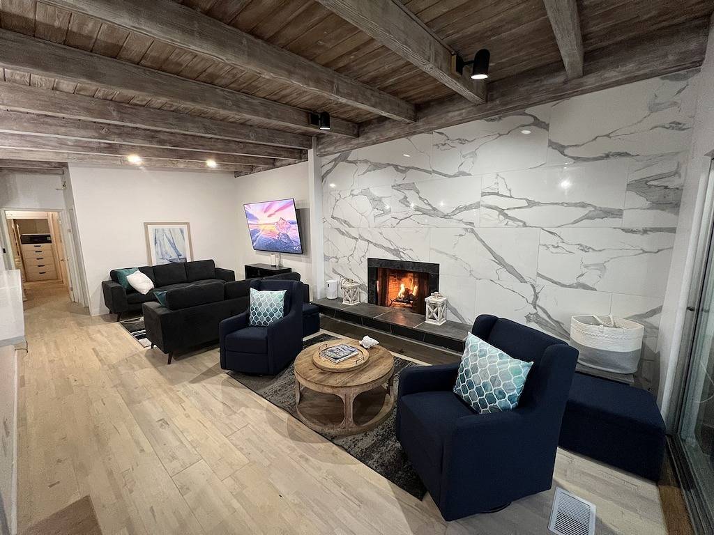 Superior Malibu Road Oceanfront Townhouse Private Beach in Malibu, Los Angeles County