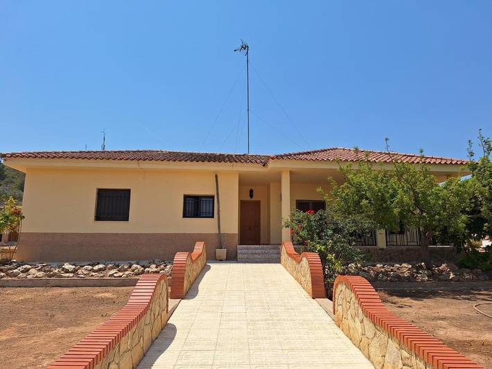 Chalet para 6 personas, con balcón además de piscina y vistas en Campo de Turia - 3