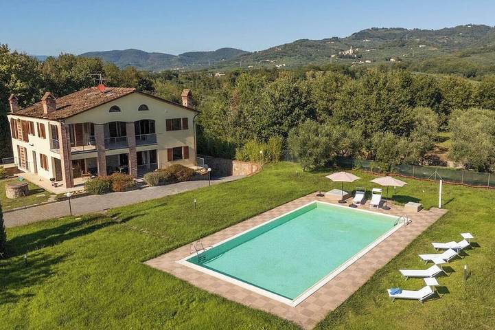 Villa für 10 Personen, mit Terrasse und Garten, mit Haustier