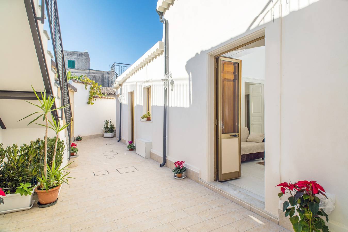 Appartamento "Alba 1" con terrazza condivisa e Wi-Fi in Viagrande, Etna