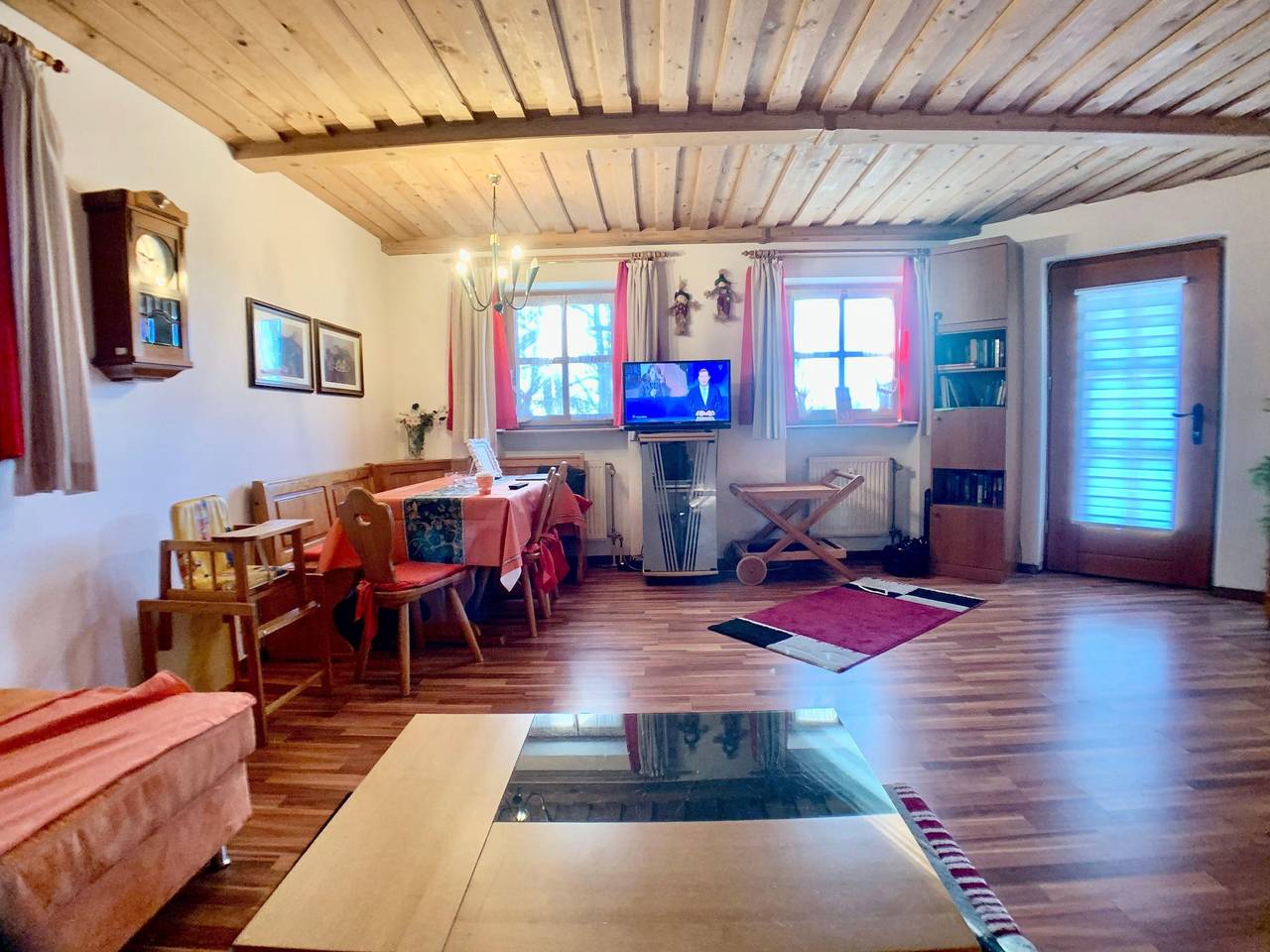 Ganze Ferienwohnung, Große Ferienwohnung Pool Sauna Hallenbad Wintersport bei Passau in Hauzenberg, Passauer Land