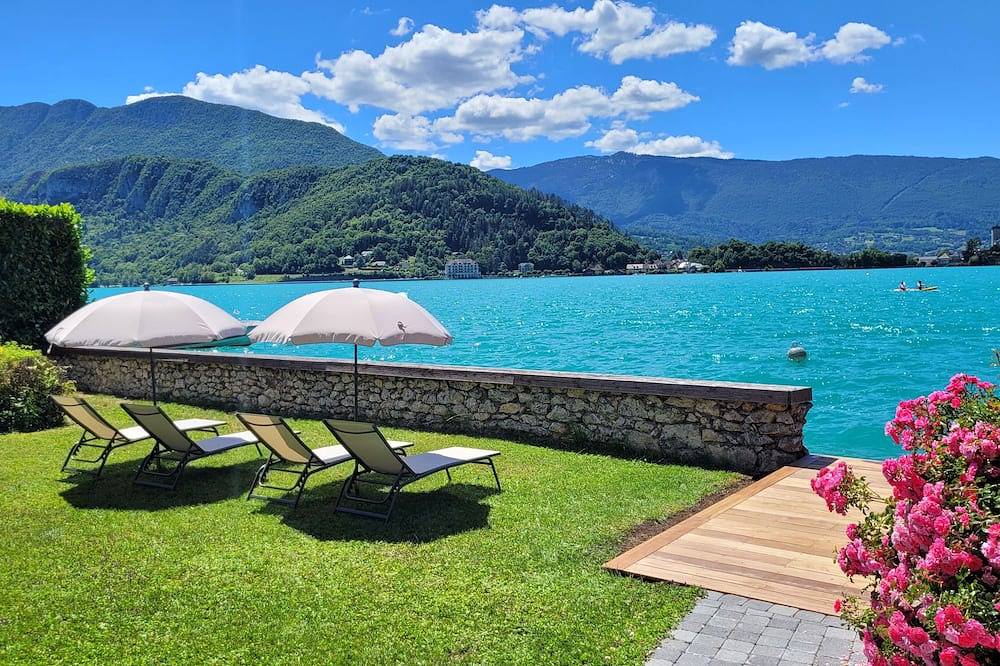 La Lézardière : maison au bord du Lac d'Annecy. in Talloires-Montmin, Région d'Annecy