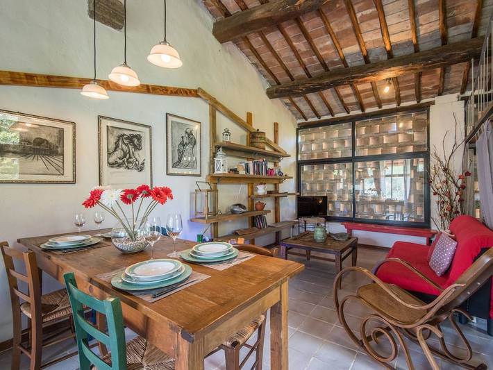 Ferienhaus für 4 Personen, mit Garten und Pool sowie Ausblick in Radicondoli