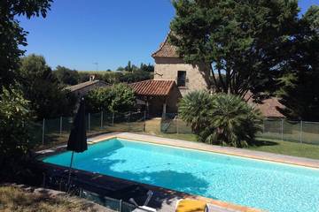Gîte pour 4 personnes, avec jardin à Montjoi