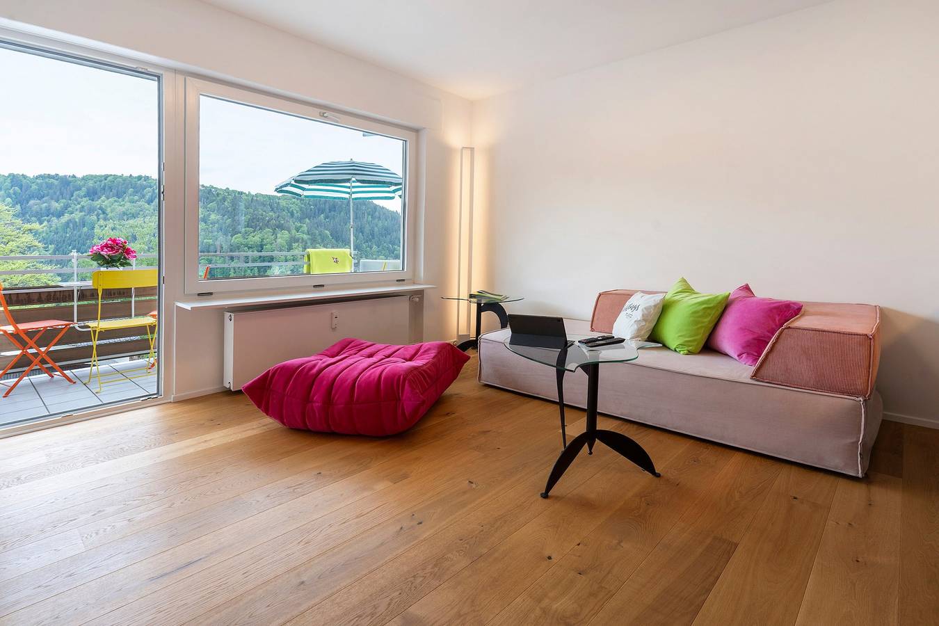 Ganze Wohnung, Ferienwohnung 'Traumblick' mit Bergblick, Balkon und Wi-Fi in Bad Liebenzell, Nordschwarzwald