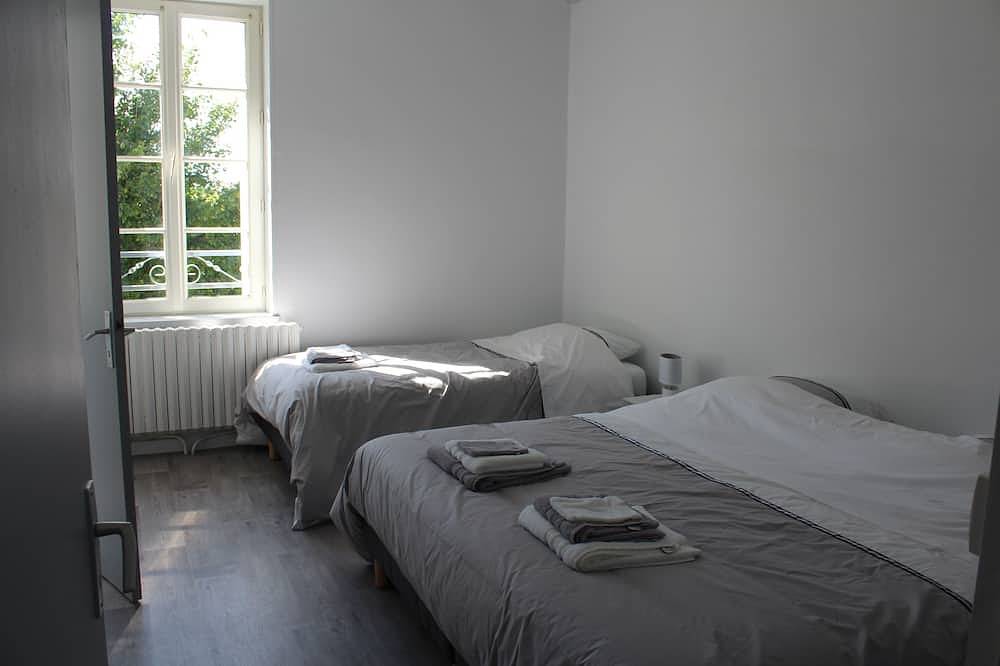 Gîte, 4 ****, \" Le murier du Marais Poitevin\" , jusqu'à 14 personnes in Maillezais, Fontenay-le-Comte