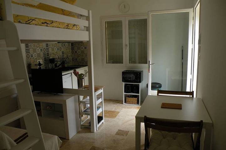 Ganze Wohnung, Mazet with pool 6kms from Uzes in Saint-Quentin-la-Poterie, Nimes und Umgebung