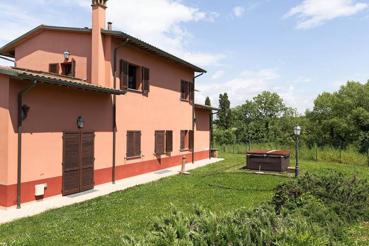 Hel enrumslägenhet, Studio Apartment 'Numero 2' with Shared Garden and Air Conditioning in Montopoli in Val d'Arno, Pisa provins