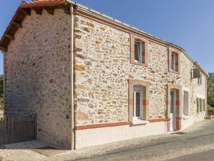 Gîte pour 4 personnes, avec jardin à Touvois