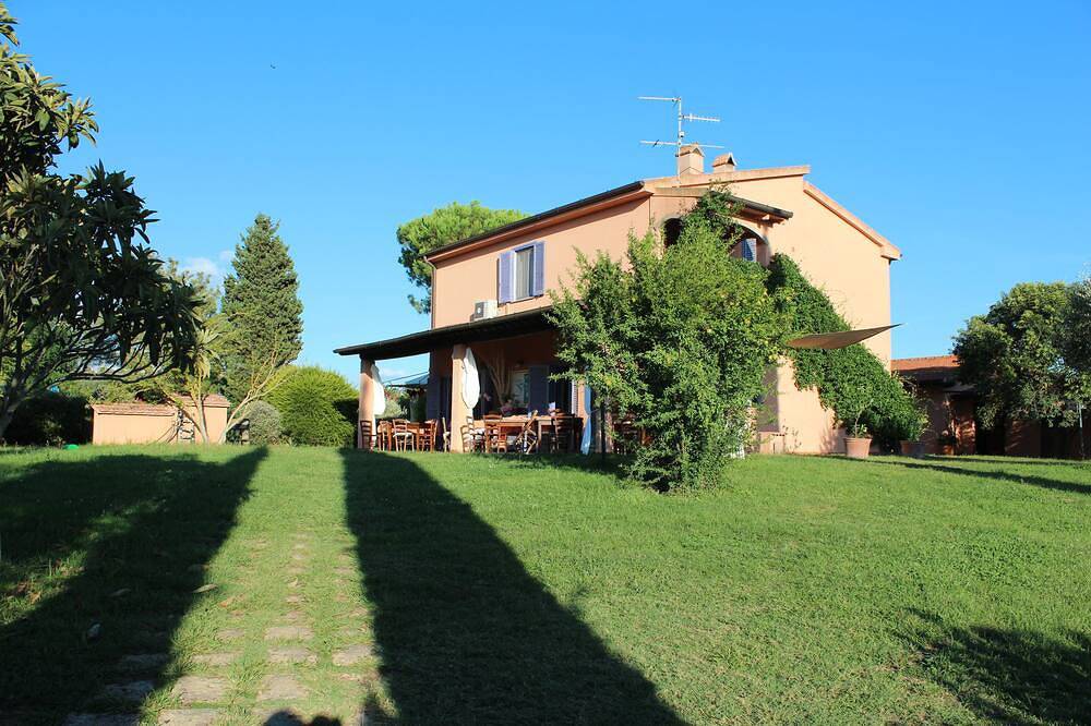 Farmhouse with wine cellar near the sea, Saturnia Spa and Nature Park in Magliano in Toscana, Grosseto Provinz